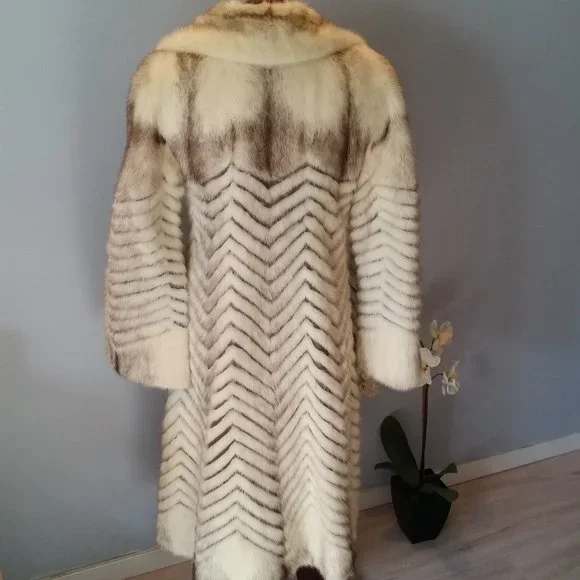 The Hurtigs of Vaughan Street vintage genuine mink coat with matching hat EUC - Picture 3 of 16